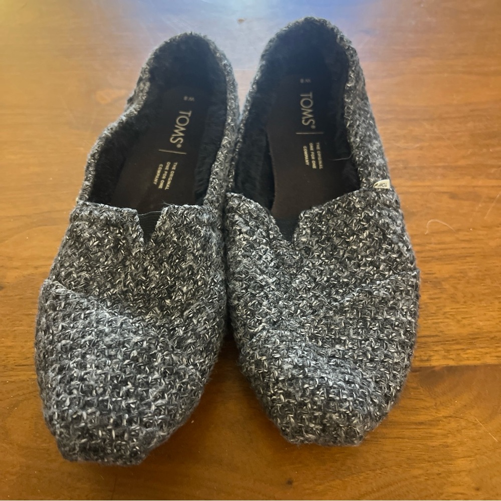 TOMS‎ Women's Alpargata Charcoal Gray Knot Black Sweater Fur Lined Shoe 8